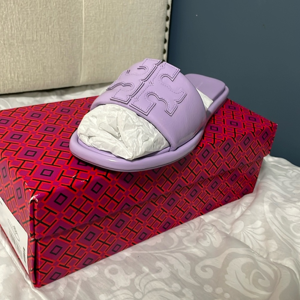 Tory Burch
Double T Sport Slide Patent Leather 
Size US 9 
Color :Lavander Cloud